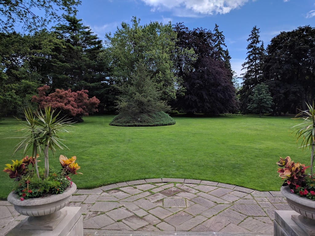 Parkwood Estate | 270 Simcoe St N, Oshawa, ON L1G 4T5, Canada | Phone: (905) 433-4311