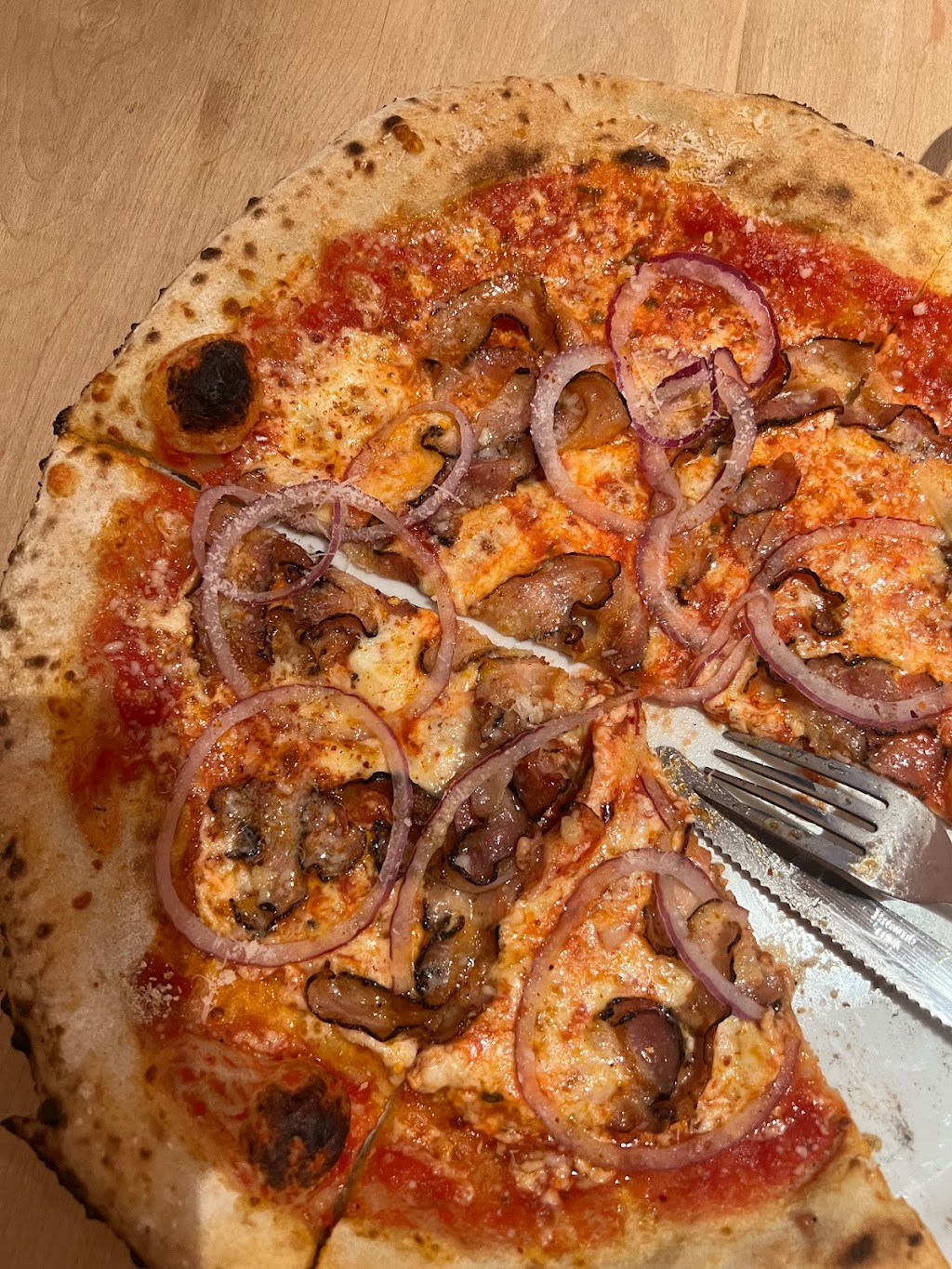 Pizzéria Lupi | 1985 Chem. du Village, Saint-Adolphe-dHoward, QC J0T 2B0, Canada | Phone: (819) 714-0214