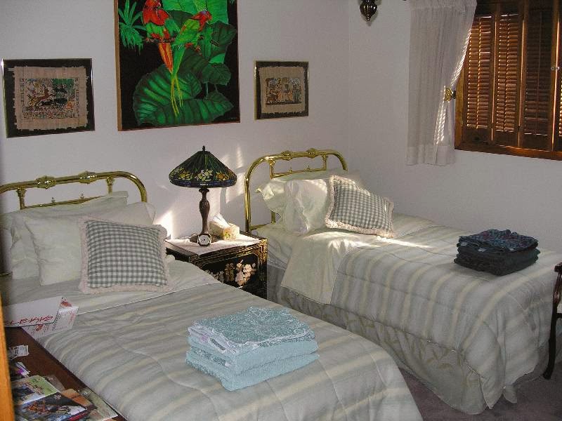 Algonquin Park Bed and Breakfast | 20 Wiebes Dr, Winnipeg, MB R2G 2G4, Canada | Phone: (204) 667-4068