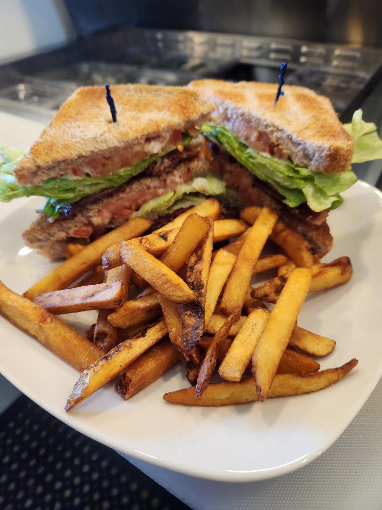 Eggsellent | Stapleton Ave, Hamilton, ON L8H 3K7, Canada | Phone: (905) 549-2626