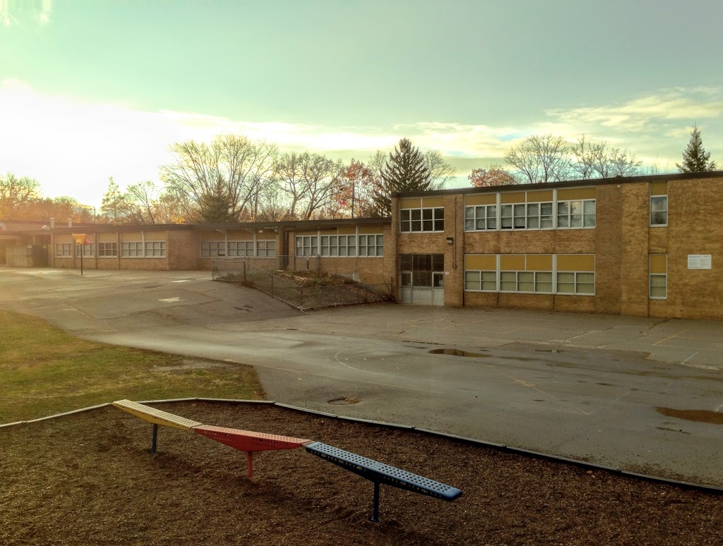 Hillcrest Middle School | 1530 Springwell Ave, Mississauga, ON L5J 3H6, Canada | Phone: (905) 822-1657