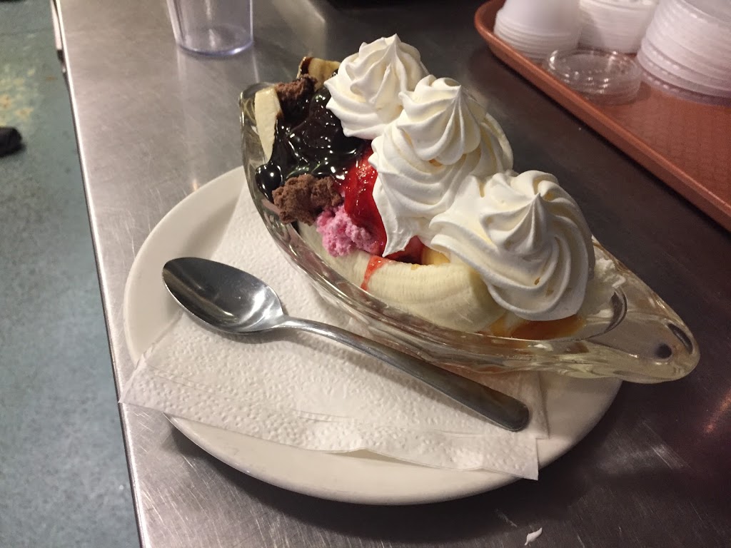 Johns Lunch | 352 Pleasant St, Dartmouth, NS B2Y 3S5, Canada | Phone: (902) 469-3074