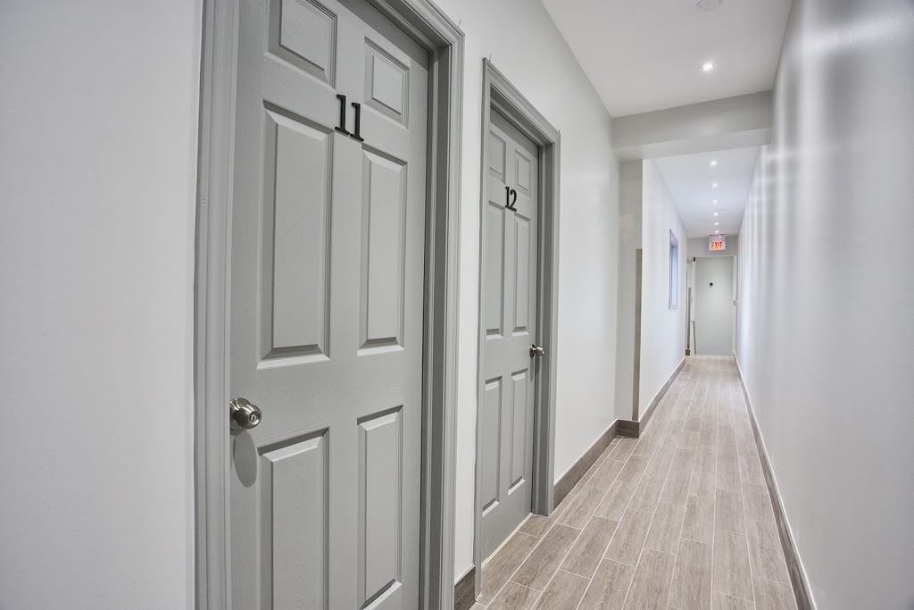 Toronto Rooms and Suites | 357 Spadina Ave, Toronto, ON M5T 2G3, Canada | Phone: (416) 571-5872