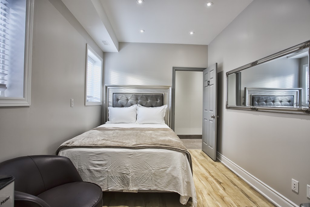 Toronto Rooms and Suites | 357 Spadina Ave, Toronto, ON M5T 2G3, Canada | Phone: (416) 571-5872