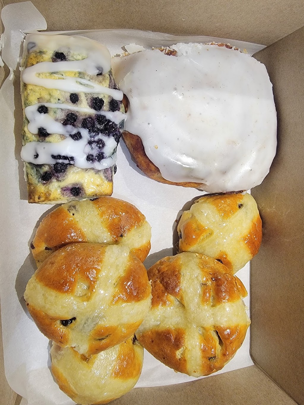Sweet Trolley Bakery | 3056 Dundas St W, Toronto, ON M6P 1Z7, Canada | Phone: (416) 762-1487