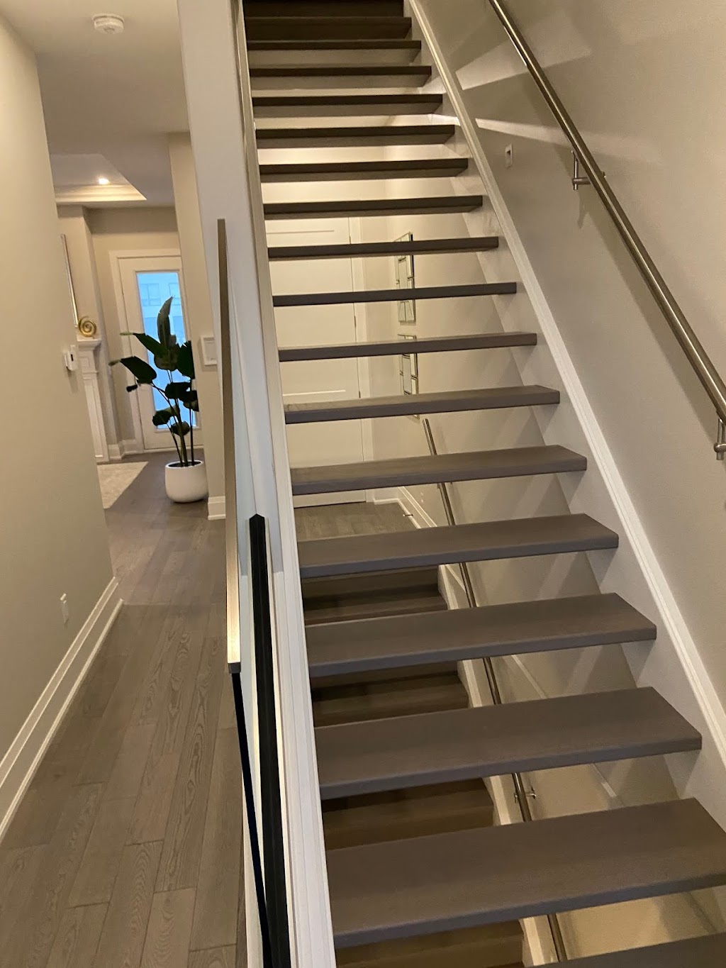 Johnstone Homes | 329 Springbank Dr, London, ON N6J 1G6, Canada | Phone: (519) 601-9390