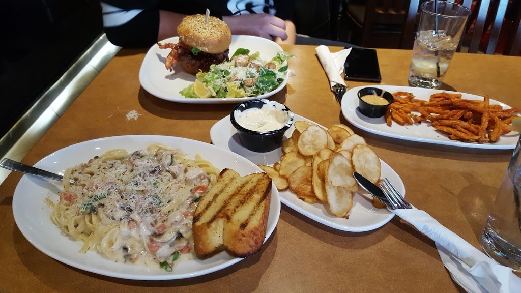 Boston Pizza | 435 Kent St W, Lindsay, ON K9V 6C3, Canada | Phone: (705) 328-0008