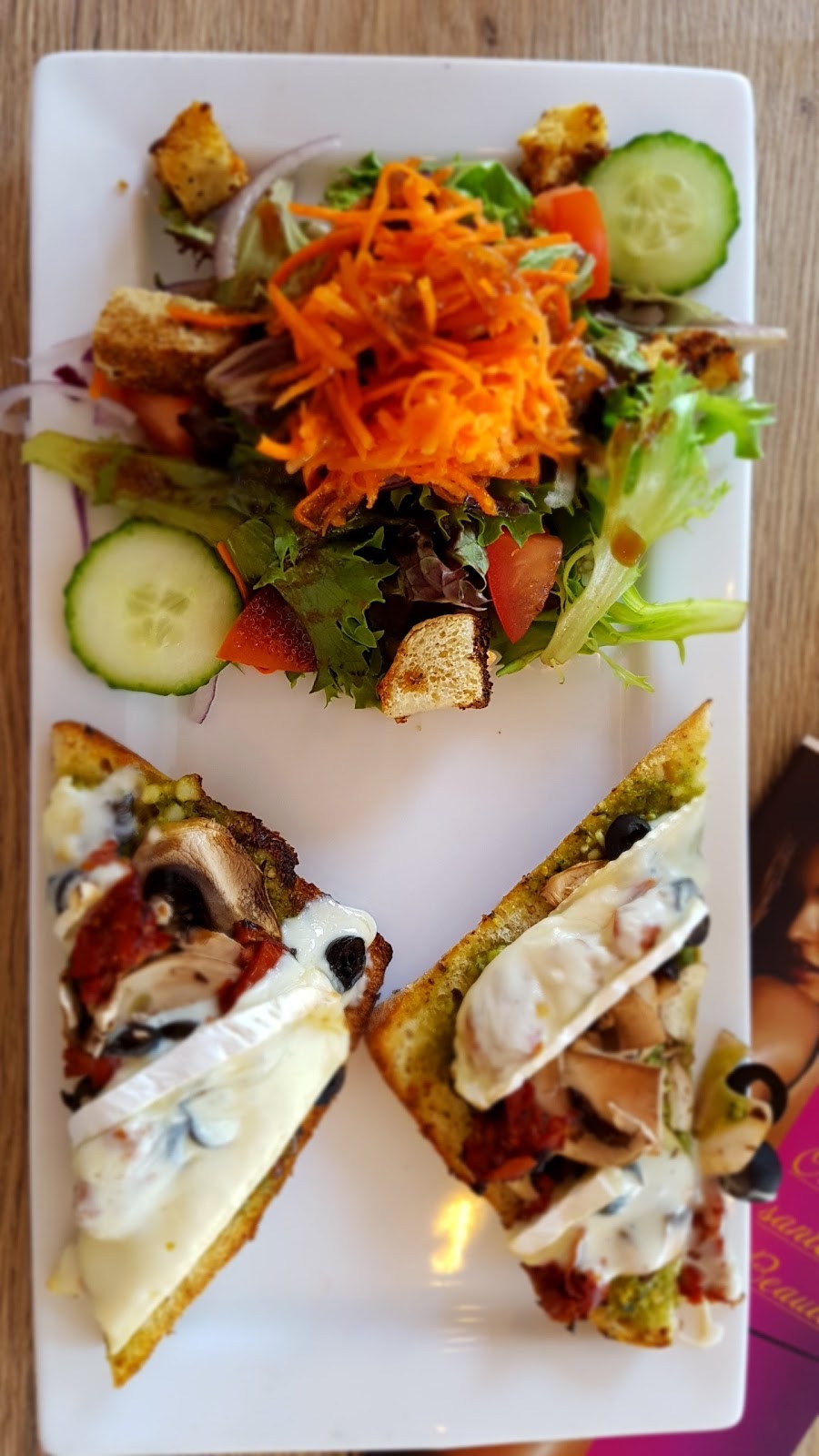 Vert Vert Café Bistro Inc | 700 Chemin Jean-Adam, Saint-Sauveur, QC J0R 1R3, Canada | Phone: (450) 227-8000