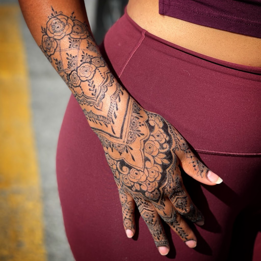 The Henna Doodler | 23 Oneida Crescent, Richmond Hill, ON L4B 0A2, Canada | Phone: (437) 999-8777