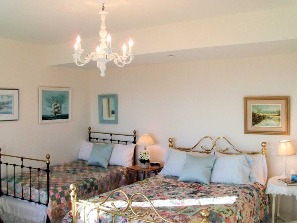 Four Winds Hill White Rock B&B | 14480 Malabar Crescent, White Rock, BC V4B 2Y6, Canada | Phone: (604) 535-7675