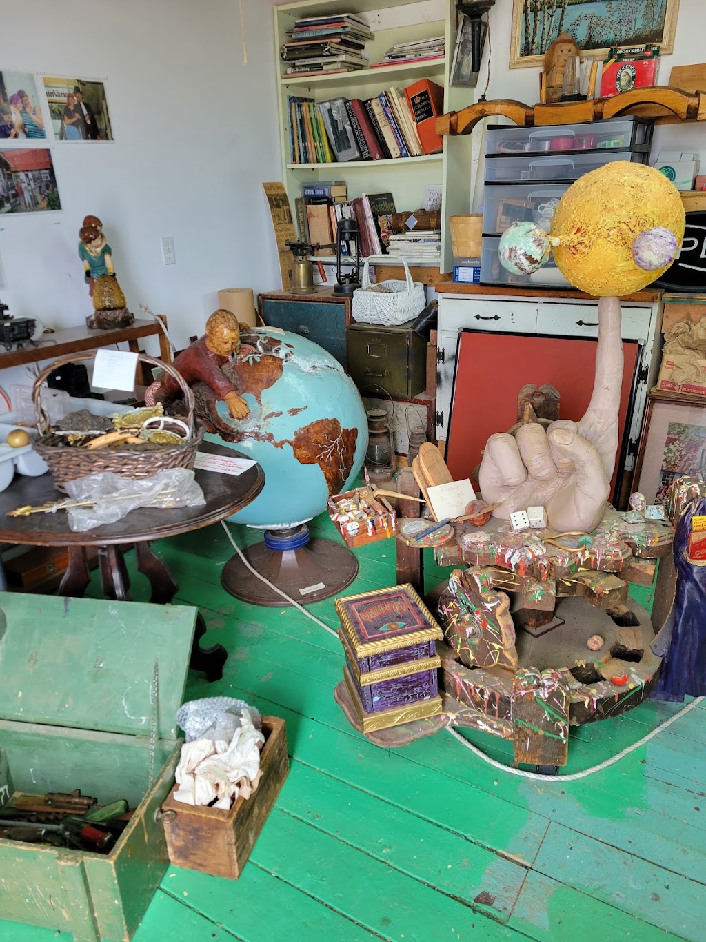 Woodchips What Knots Classy Collectibles and Antiques | 1554 Rte 475Hy, Baie de Bouctouche, NB E4S 4R2, Canada | Phone: (506) 743-5222