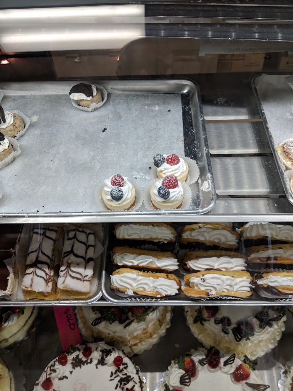 Aveiro Bakery | 2530 Sixth Line Unit 12, Oakville, ON L6H 6W5, Canada | Phone: (289) 725-0338
