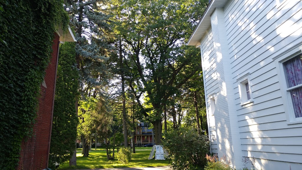 Gîte Saint-Laurent | 4551 Rue Notre Dame O, Trois-Rivières, QC G9A 4Z4, Canada | Phone: (819) 378-3533