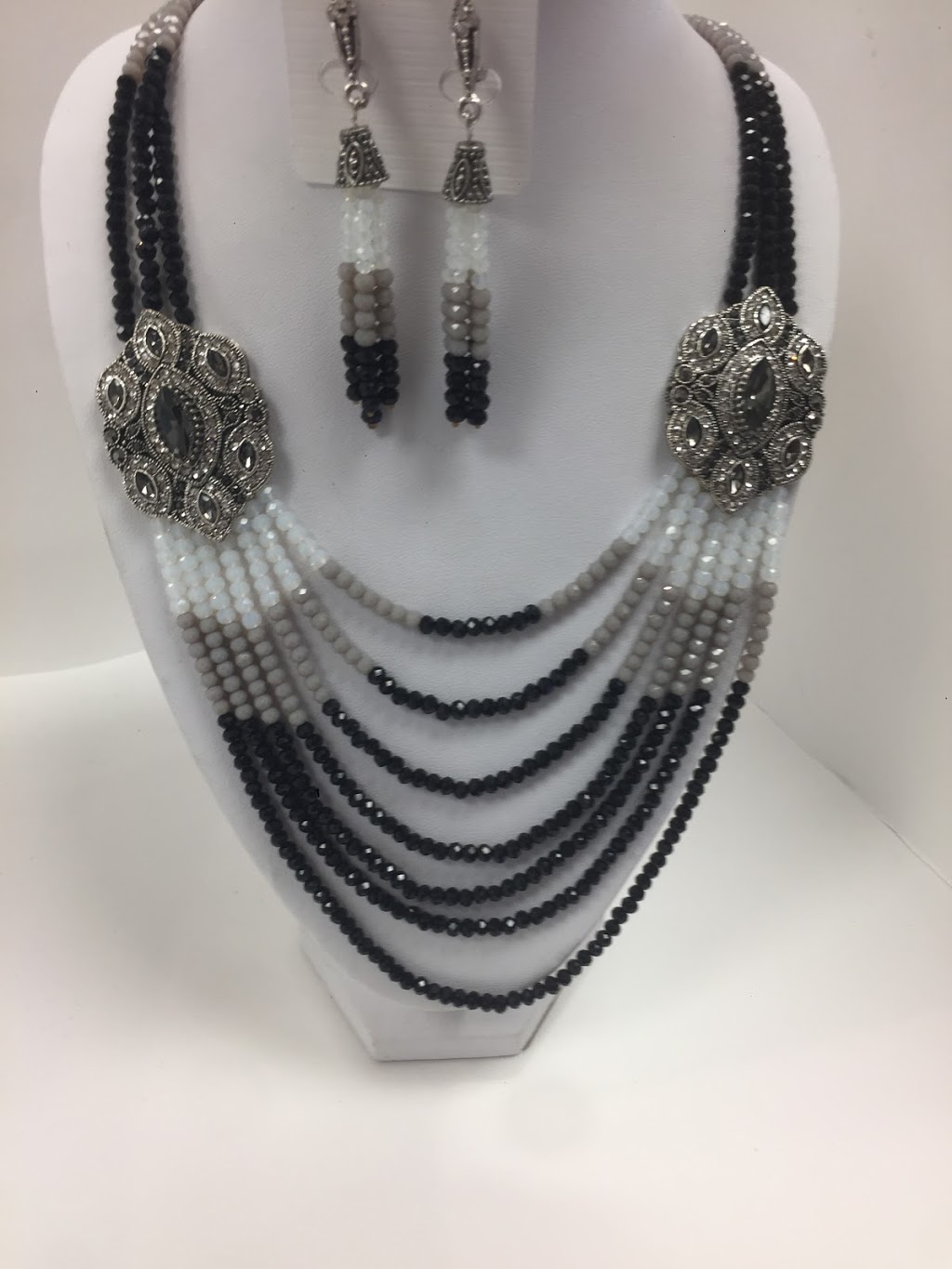 Mystique Jewelry | 2150 Burnhamthorpe Rd W, Mississauga, ON L5L 3A2, Canada | Phone: (905) 828-1234