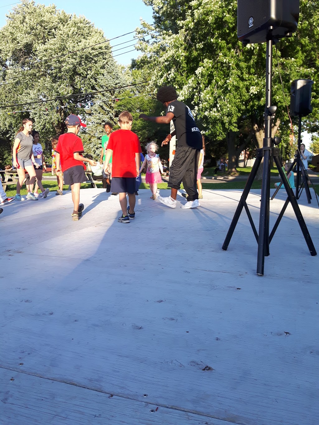 Montreal West dog park | 17 Chem. Ainslie, Montréal-Ouest, QC H4X 1V3, Canada | Phone: (514) 872-0311