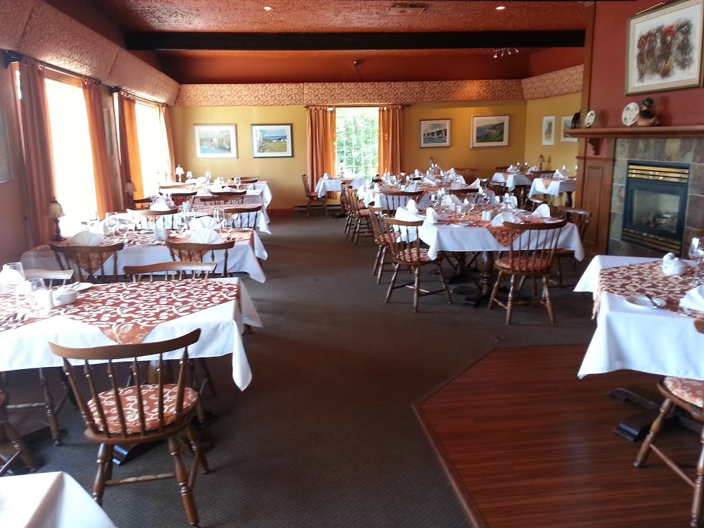 le plumet | 1507 Rue Principale, Granby, QC J2J 0S4, Canada | Phone: (450) 378-1771