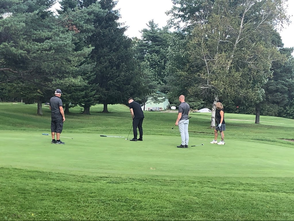 Club de Golf Richmond-Melbourne Inc | 75 Rue Belmont, Richmond, QC J0B 2H0, Canada | Phone: (819) 826-3411