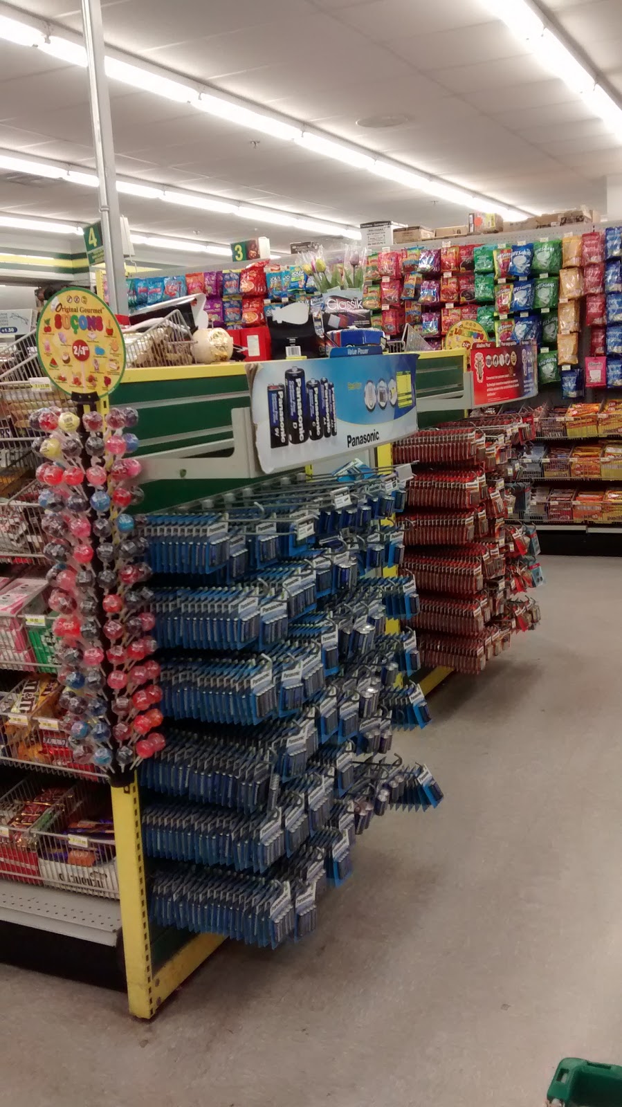 Dollarama Centre Commercial Forest, 10539 Boulevard PieIX, Montréal