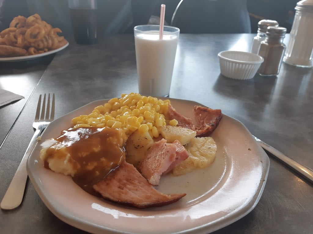 Triangle Oasis Restaurant | 880 Centennial St, Winkler, MB R6W 1J4, Canada | Phone: (204) 325-8922
