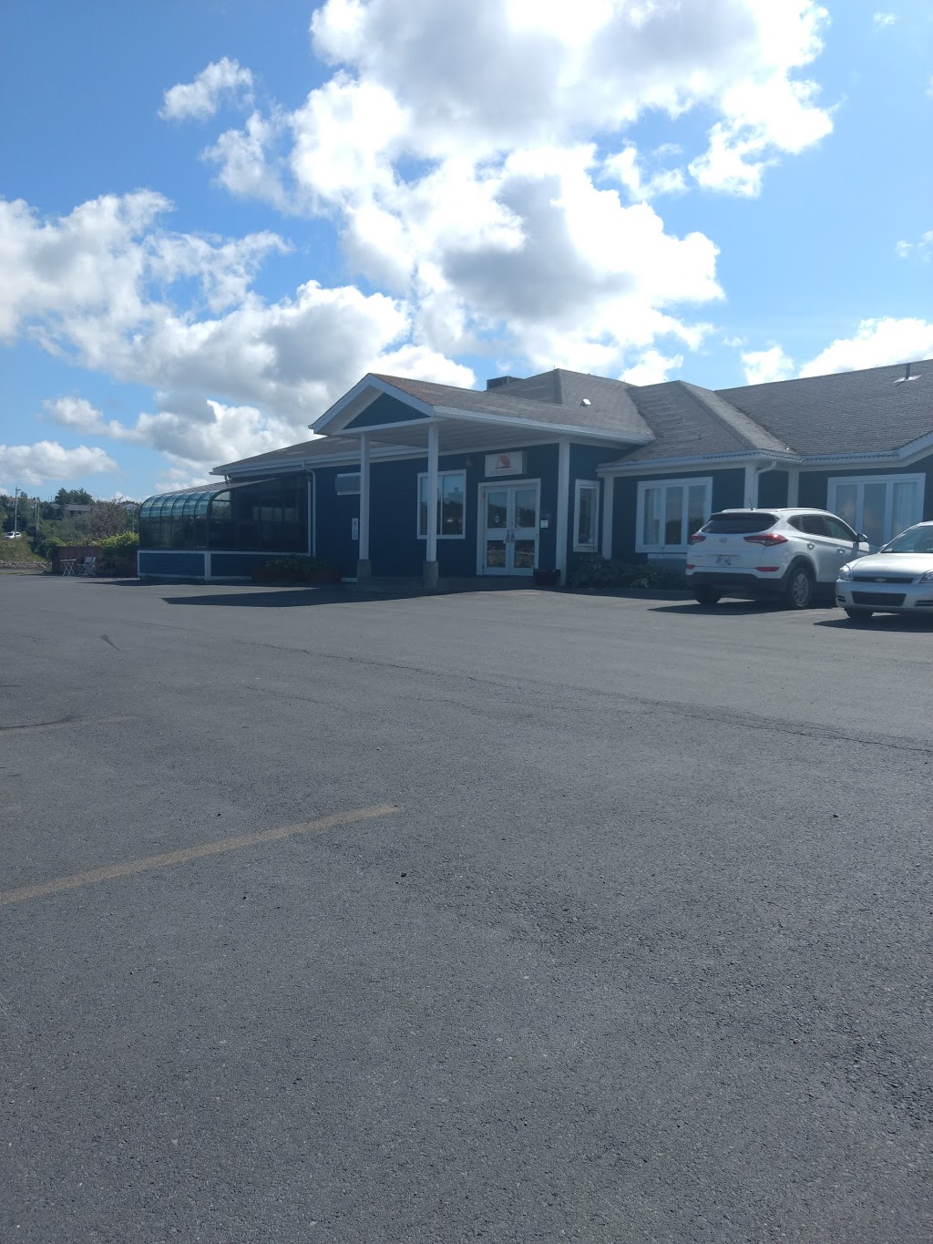 Bay Roberts Hotel | 72-76 Water St, Bay Roberts, NL A0A 1G0, Canada | Phone: (709) 786-4700