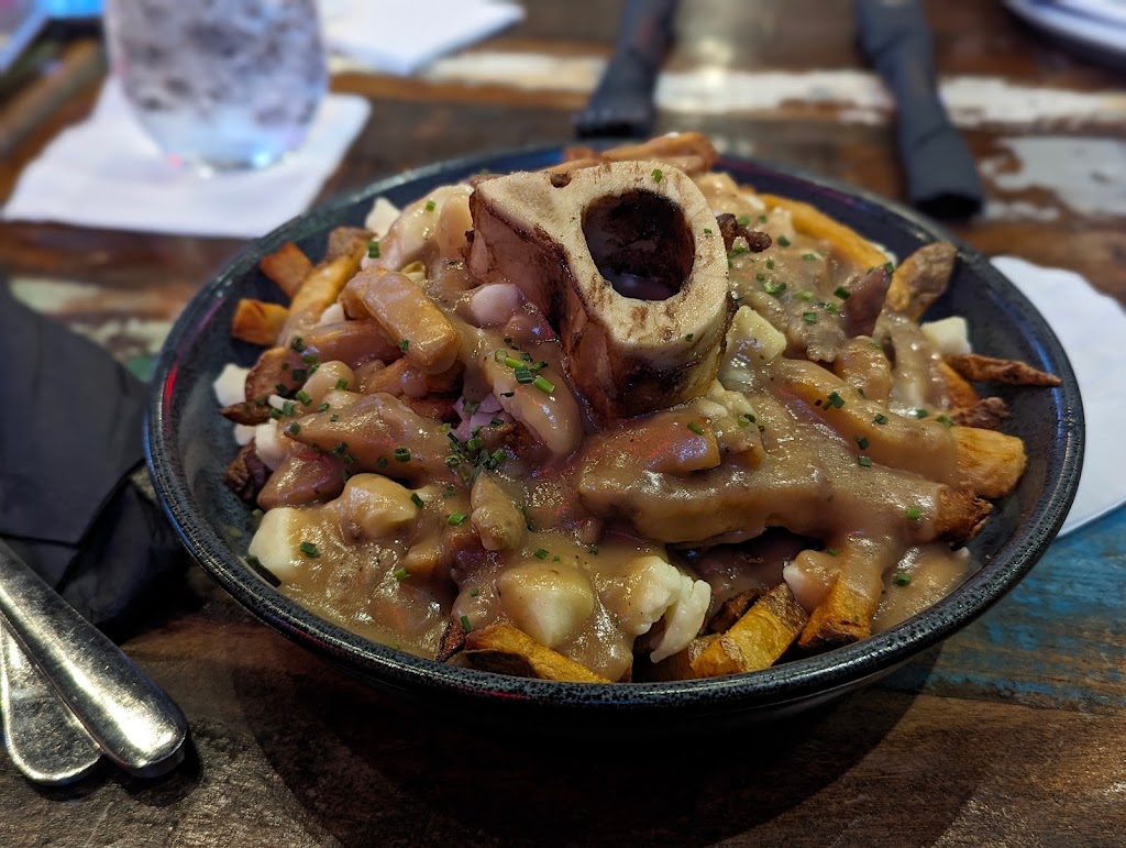 Restaurant Birdhouse Wingerie & Bar | 63 Bd Brunswick, Dollard-des-Ormeaux, QC H9B 2N4, Canada | Phone: (514) 447-9631