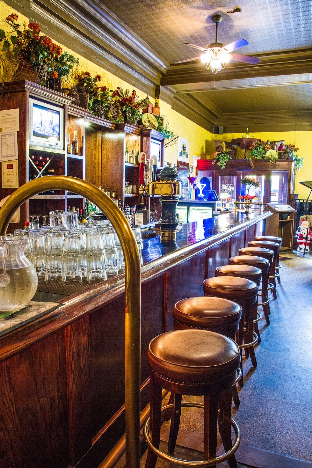 Old Bank Bistro | 41 Jarvis St, Fort Erie, ON L2A 2S4, Canada | Phone: (905) 994-9222