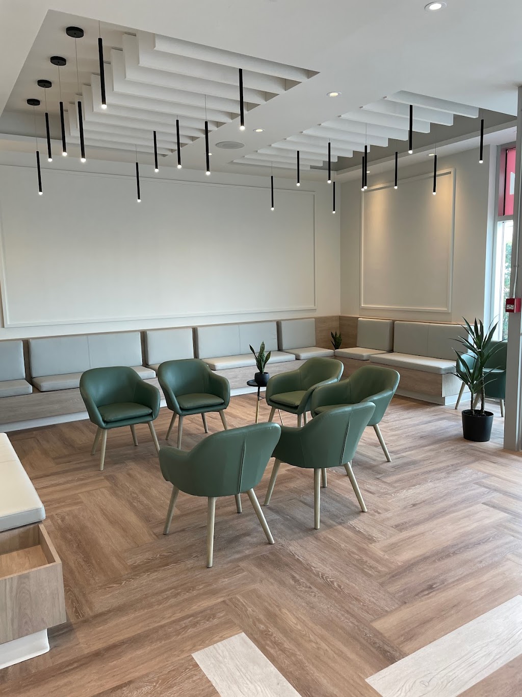 Clinique LeBlanc + Savaria | 2458 Bd du Curé-Labelle, Laval, QC H7T 1R1, Canada | Phone: (450) 314-8759