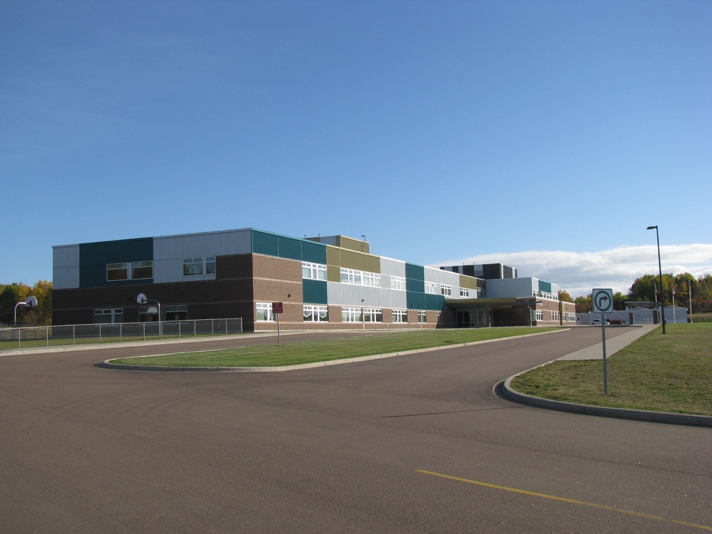 École Le Sommet | 701 Ryan St, Moncton, NB E1G 5R2, Canada | Phone: (506) 856-3977