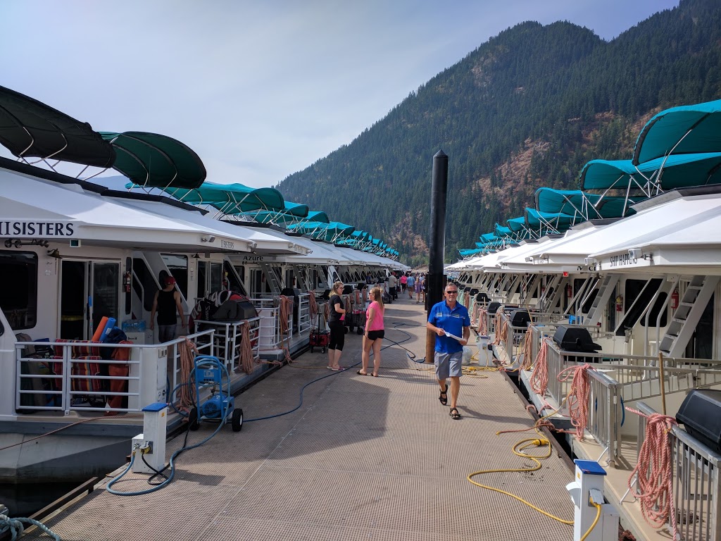 Twin Anchors Houseboat Vacations | 200 Old Town Rd, Sicamous, BC V0E 2V4, Canada | Phone: (250) 836-2450
