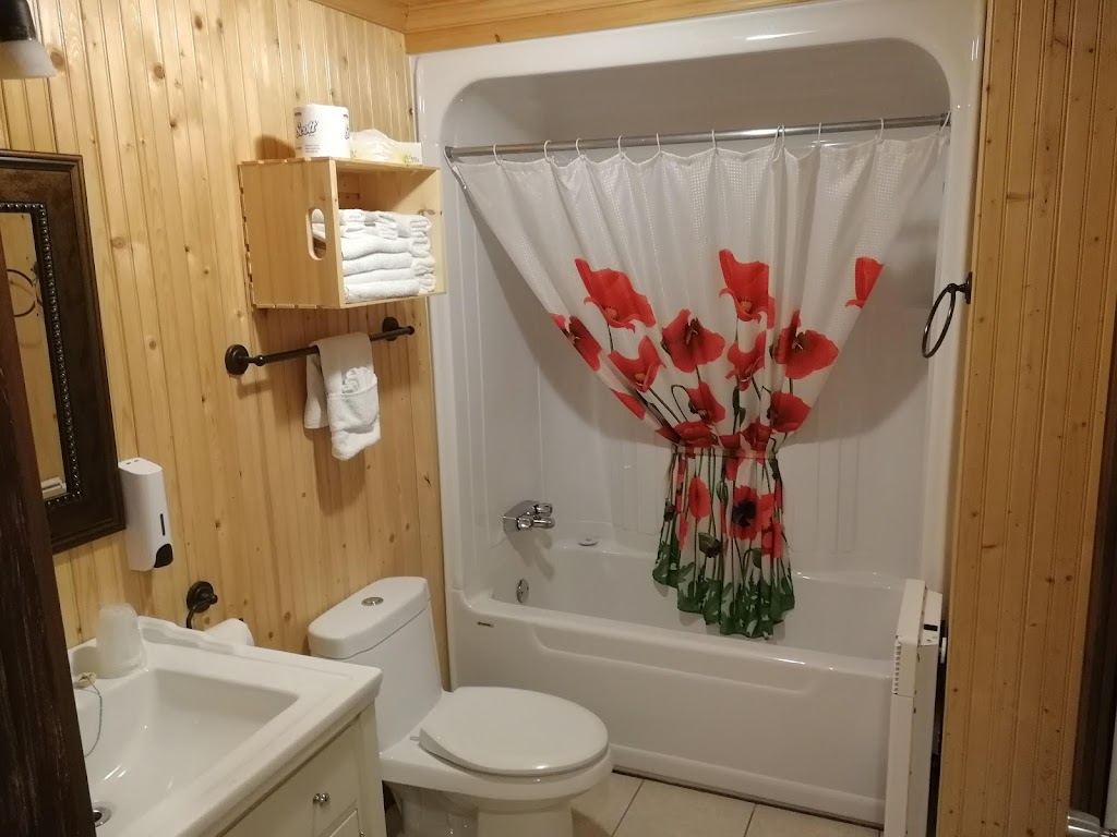 Hotel Sous La Croix | 3 Rue Sous la Croix, Tadoussac, QC G0T 2A0, Canada | Phone: (418) 235-2022