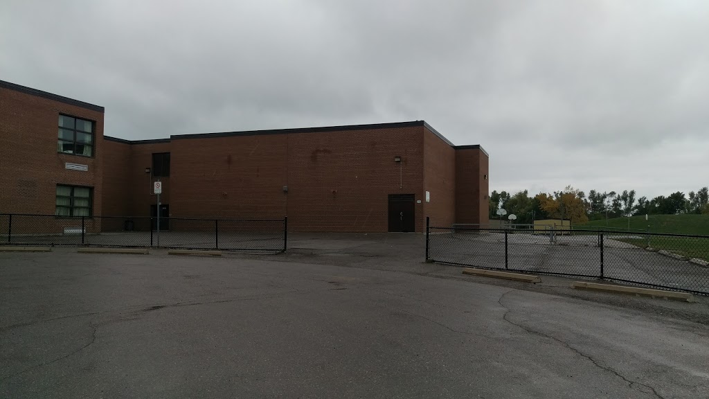 Earnscliffe Senior School | 50 Earnscliffe Cir, Brampton, ON L6T 2B2, Canada | Phone: (905) 793-2903
