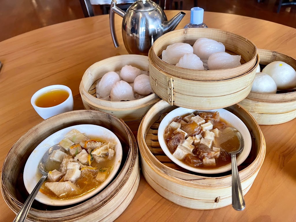 Golden Dragon Palace | 7000 McLeod Rd Suite 8, Niagara Falls, ON L2G 7K3, Canada | Phone: (905) 356-8668