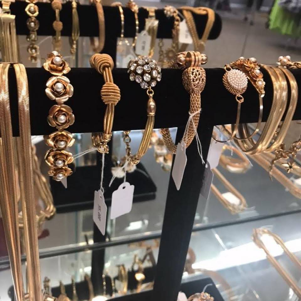 La Moda e Bella | 35447 23 Mile Rd, New Baltimore, MI 48047, USA | Phone: (586) 684-3439