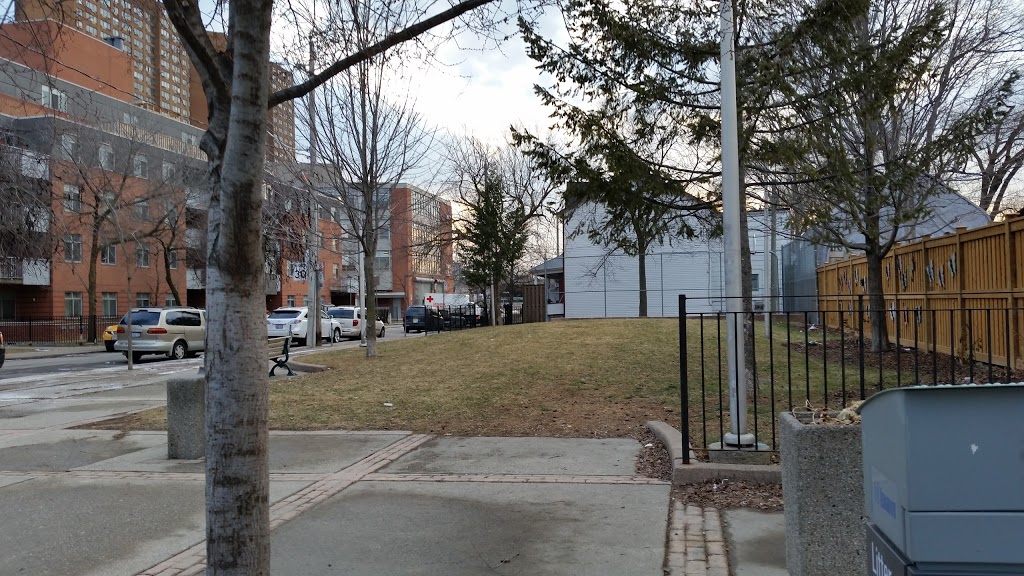 Perth Avenue Parkette | 160 Perth Ave, Toronto, ON M6P 3X5, Canada