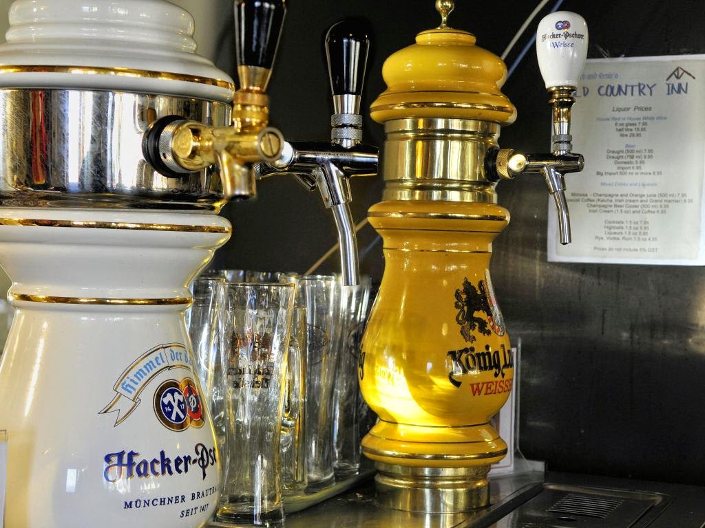 Barb & Ernies Old Country Inn | 9906 72 Ave NW, Edmonton, AB T6E 0Z3, Canada | Phone: (780) 433-3242