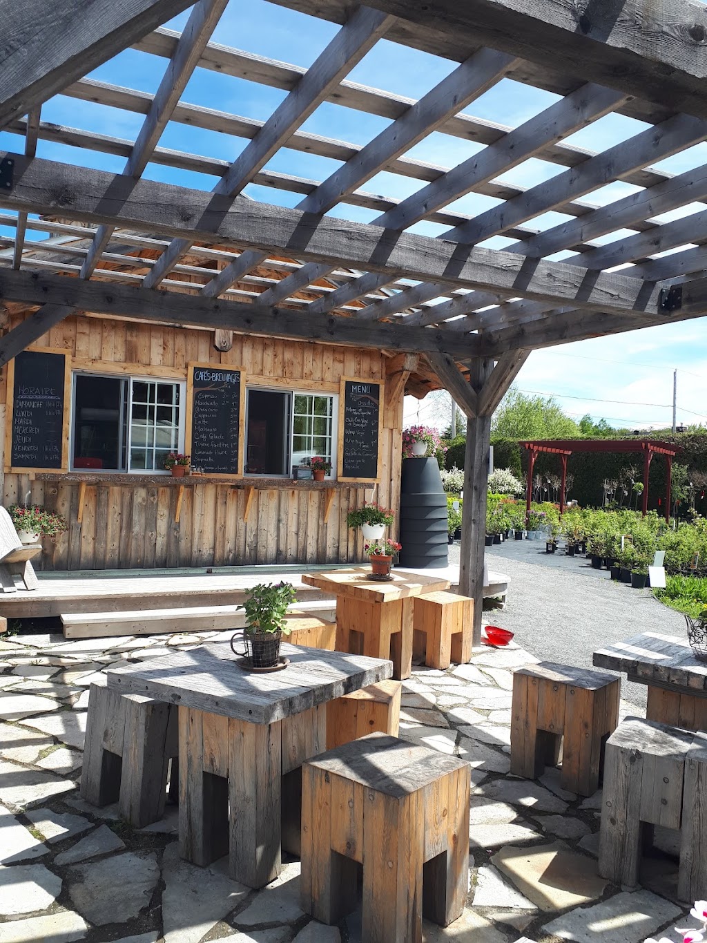 Café-Terrasse Labyrinthe Coureur des bois | 1311 Chemin St Joseph, Saint-Mathieu-du-Parc, QC G0X 1N0, Canada | Phone: (819) 532-2068