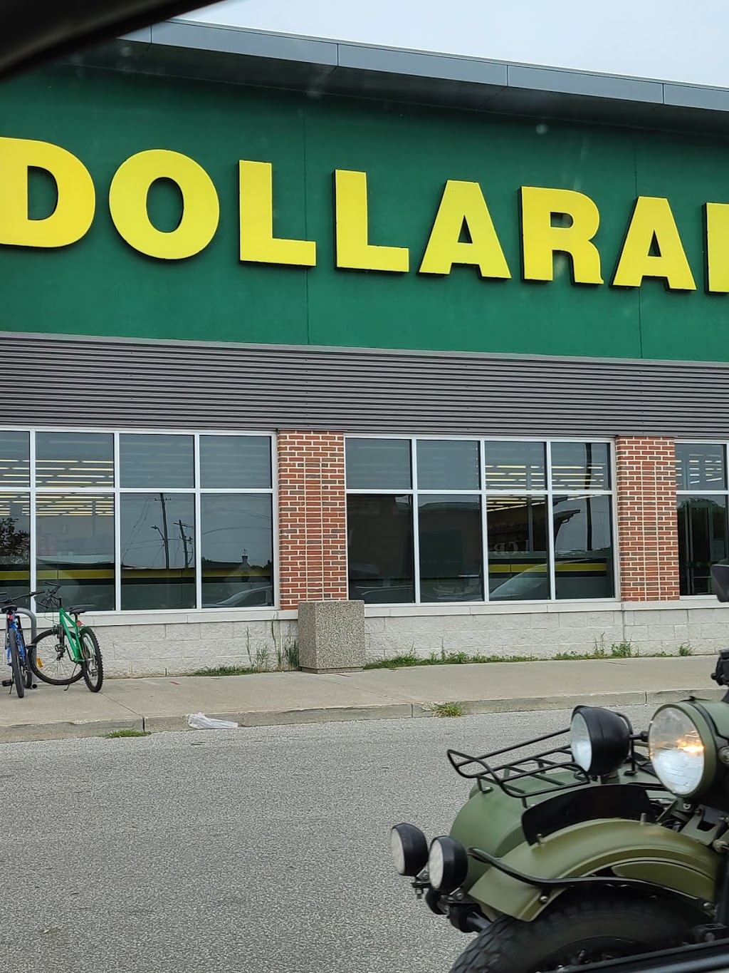 Dollarama | 410 Main St E, Kingsville, ON N9Y 0C1, Canada | Phone: (519) 733-4324
