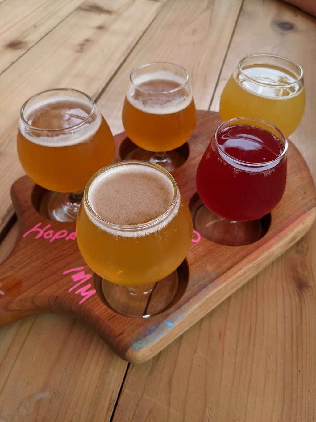 Pub Mont-Tremblant - Microbrasserie Baril Roulant | 1885 Chem. du Village, Mont-Tremblant, QC J8E 1K2, Canada | Phone: (888) 540-4840