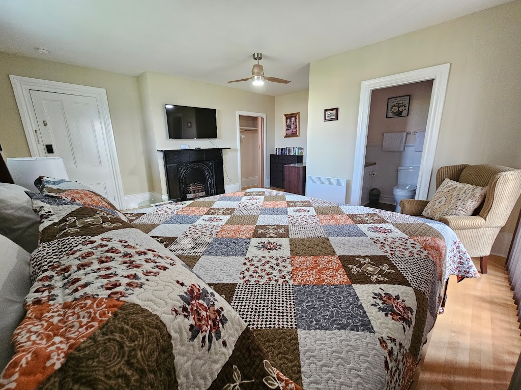 Sunflower Guest Suites | 2 Water St, Summerside, PE C1N 1A1, Canada | Phone: (902) 303-2938