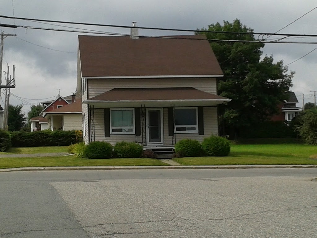 Maison Lessard | 462 Avenue St Joseph, East Broughton, QC G0N 1G0, Canada | Phone: (418) 390-2851