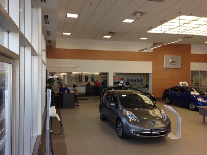 Oakville Nissan | 2316 S Service Rd W, Oakville, ON L6L 5M9, Canada | Phone: (905) 827-1177