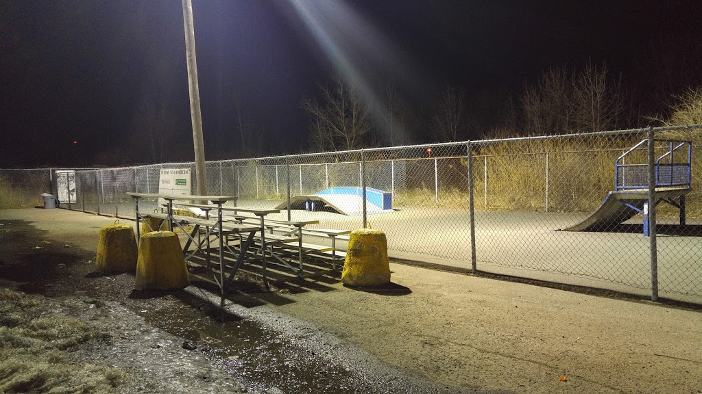 Delson Arena | 100 Avenue de Delson, Delson, QC J5B 1S3, Canada | Phone: (450) 632-1050