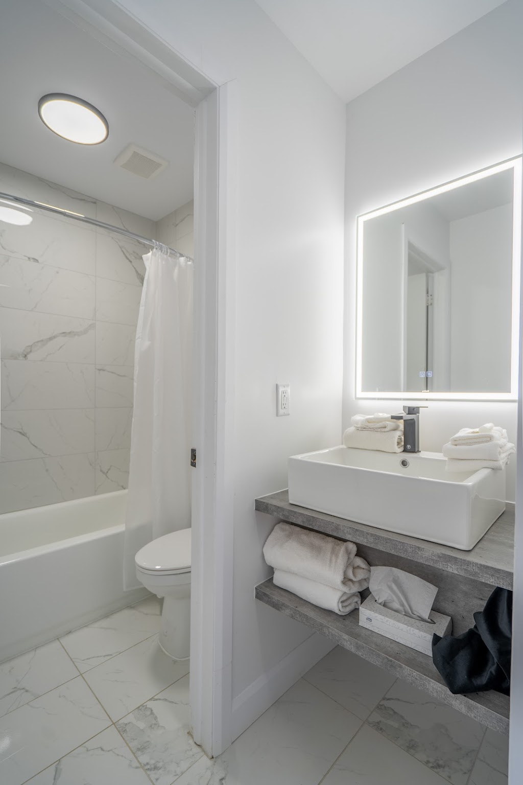 Le 2020 | 2020 Bd de Comporté, La Malbaie, QC G5A 1N1, Canada | Phone: (418) 665-3718