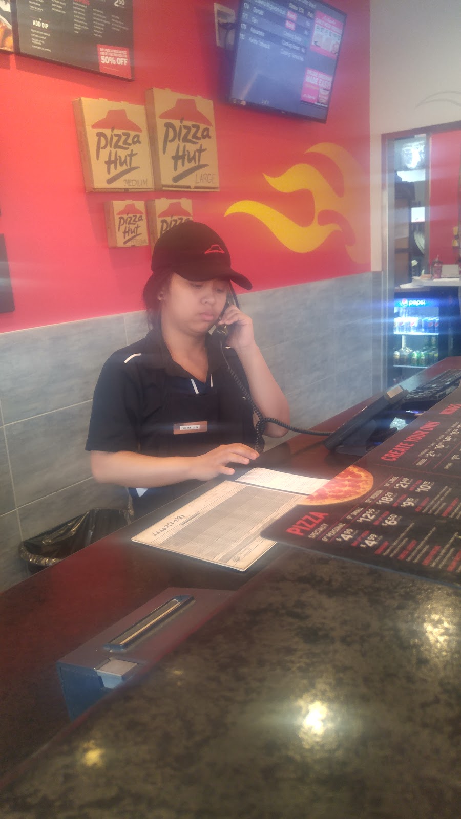 Pizza Hut | 10233 Elbow Dr SW, Calgary, AB T2W 1E6, Canada | Phone: (403) 310-1010