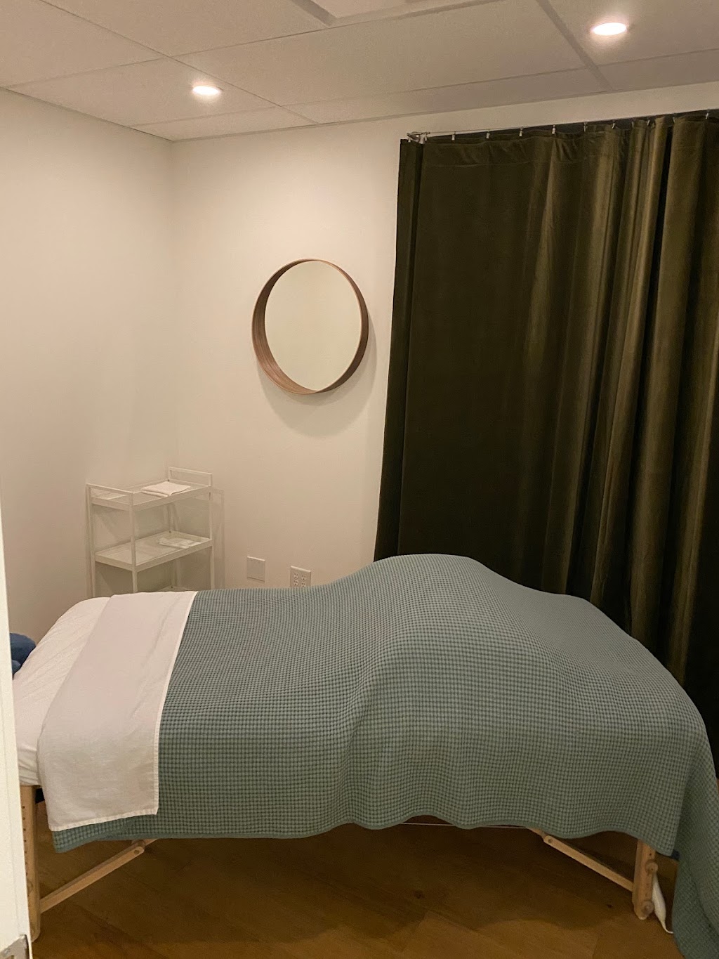 Why Knot Massage & Wellness Calgary | 2212 4 St SW, Calgary, AB T2S 1W9, Canada | Phone: (403) 270-0854