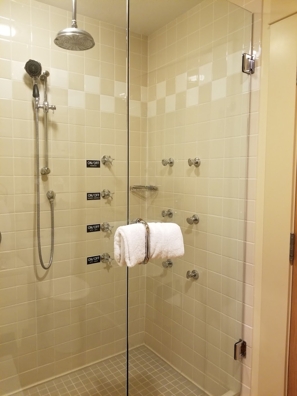 Hotel Eldorado | 500 Cook Rd, Kelowna, BC V1W 3G9, Canada | Phone: (250) 763-7500