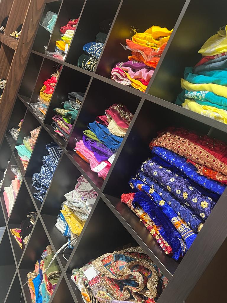 Manpreet Boutique | 213 Rue du Sentier, Pincourt, QC J7V 9P7, Canada | Phone: (514) 809-9788