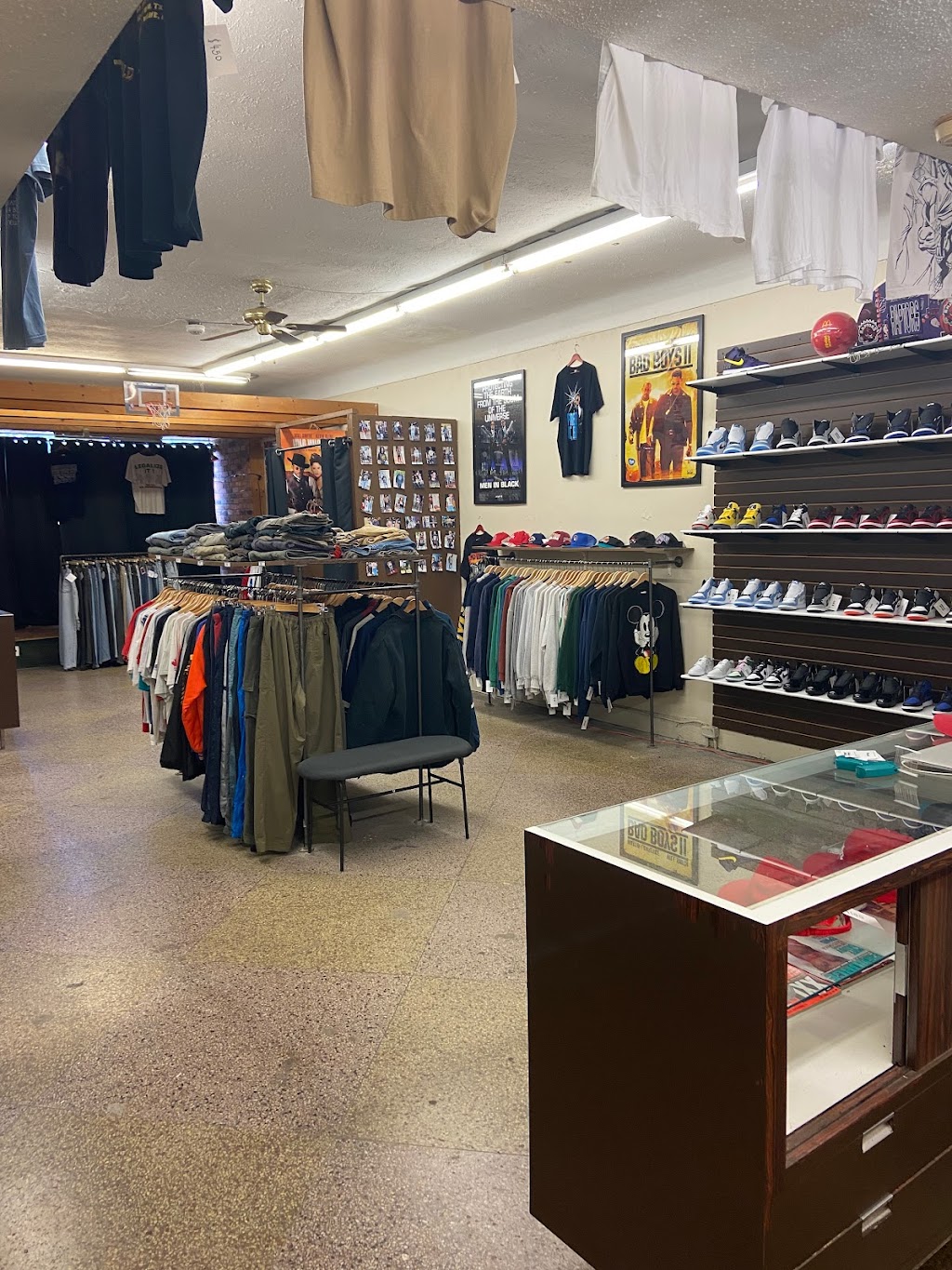 Drop Spot Vintage | 895 King St W, Hamilton, ON L8S 1K5, Canada | Phone: (519) 806-8723