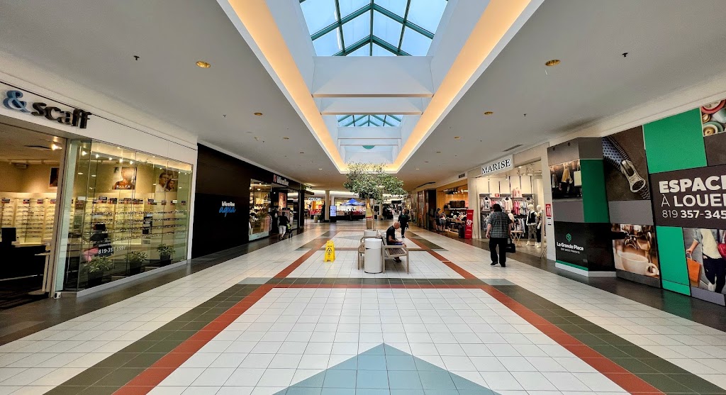 La grande place des Bois-Francs | 1111 Bd Jutras E, Victoriaville, QC G6S 1C1, Canada | Phone: (819) 357-3450