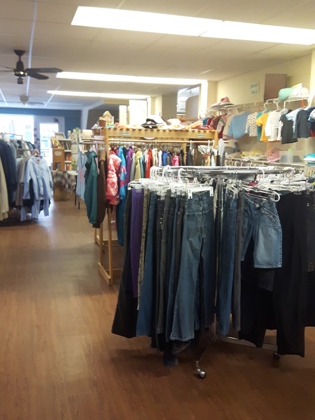 Port Rowan Thrift Shoppe | 1026 Bay St, Port Rowan, ON N0E 1M0, Canada | Phone: (519) 586-7186